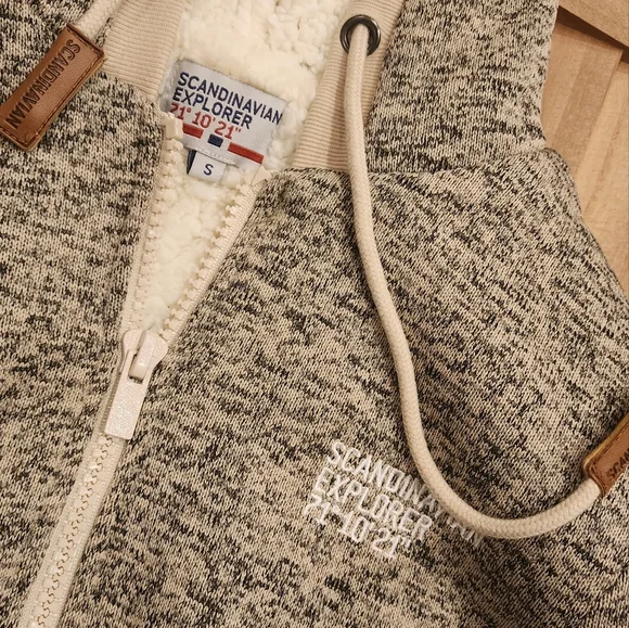 Gray and Cream Zip-Up Hoodie Scandinavian Explorer - Picture 2 of 5